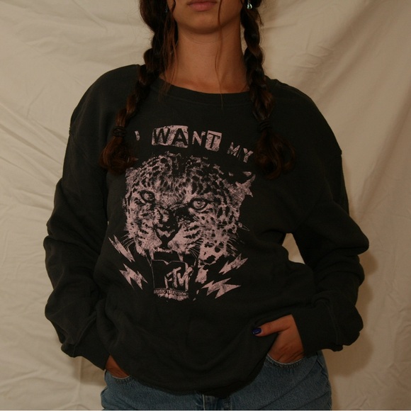 MTV Cheetah Long Sleeve Sweatshirt With Lettering - Picture 1 of 5